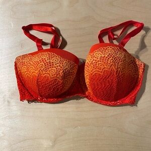 Cacique Lightly Lined Multi Way StraplessRed and Orange Lace Bra 40 DD (HU)